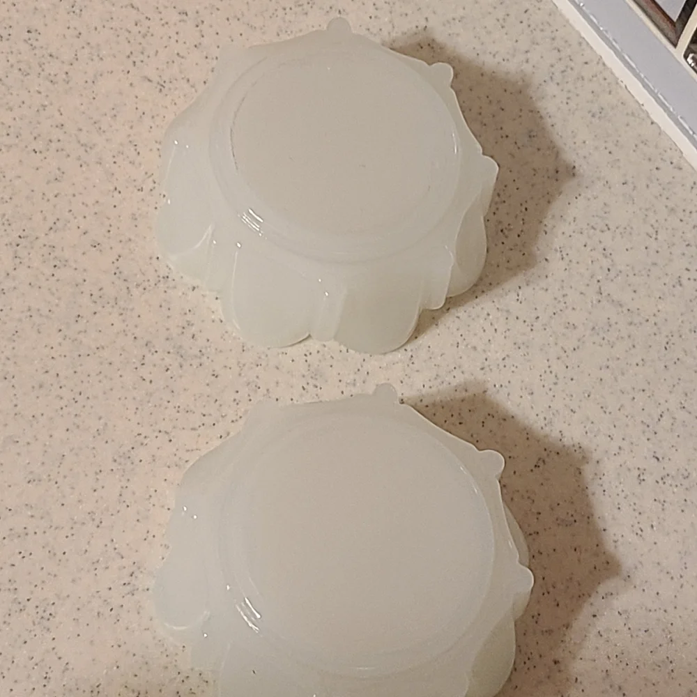White Scalloped Glas.Ashtrays Set Of 2